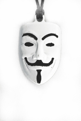  104 40 Mineli V For Vendetta Kolye Deri İp